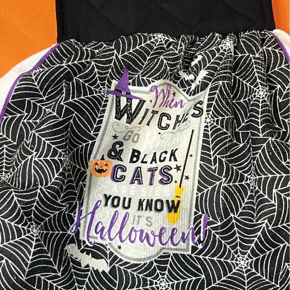 6/$25
Set of 2 Halloween Kitchen Towel Set - Black and White - Picture 11 of 11